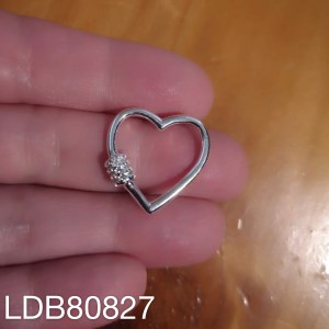 Dije bañado en plata de 20mm Corazón broche LDB80827